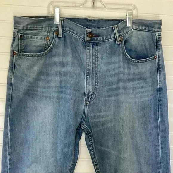Levis 505 Mid Rise  Straight Leg Medium Wash Denim Jeans 40X30 - Picture 2 of 13